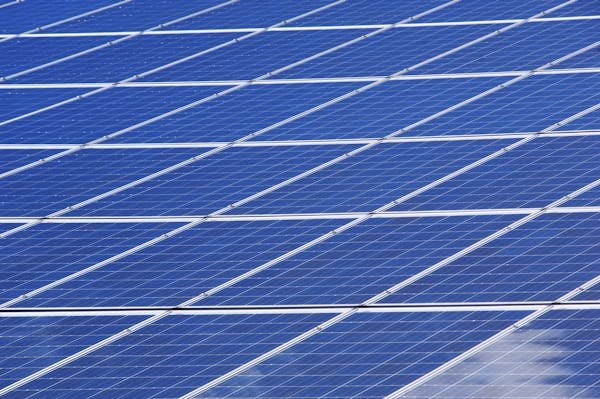 Optimiser votre production photovoltaïque avec des trackers solaires